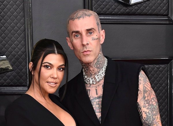 US-Realitystar Kourtney Kardashian und ihr Partner Travis Barker, Drummer von Blink 182. - © Jordan Strauss/Invision/AP/dpa