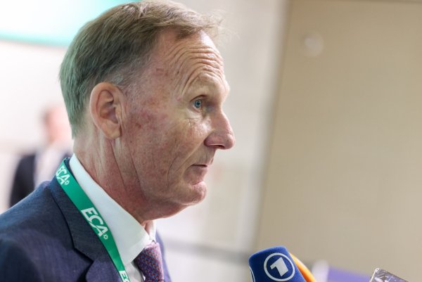 Will sich nicht an Spekulationen um Hansi Flick beteiligen: Hans-Joachim Watzke. - © Gerald Matzka/dpa