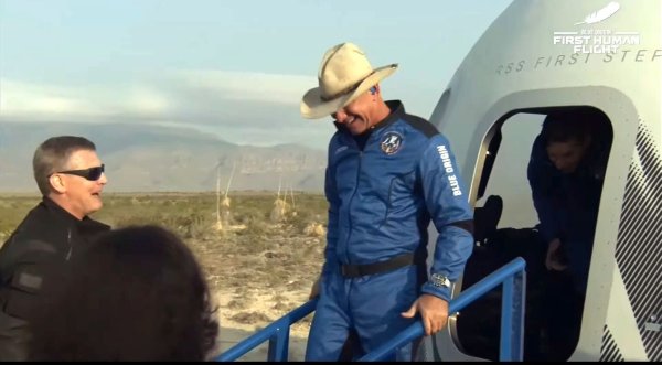 Weltraum-Flug von Amazon-Gründer Jeff Bezos - © Foto: -/Blue Origin/AP/dpa