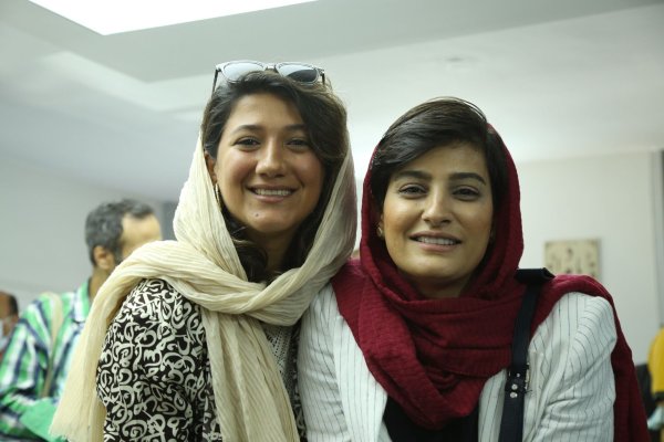 Sind freigelassen worden: Die Journalistinnen Nilufar Hamedi (l) und Elaheh Mohammadi (r). - © Mehrdad Aladin/dpa