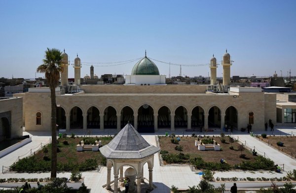 Die Al-Nuri-Moschee vor dem Besuch des irakischen Regierungschefs. - © Hadi Mizban/AP/dpa