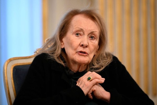 Seit der Vergabe des Literaturnobelpreises lesen Millionen von Menschen die Bücher von Annie Ernaux. (Archivbild) - © Anders Wiklund/TT News Agency/AP/dpa