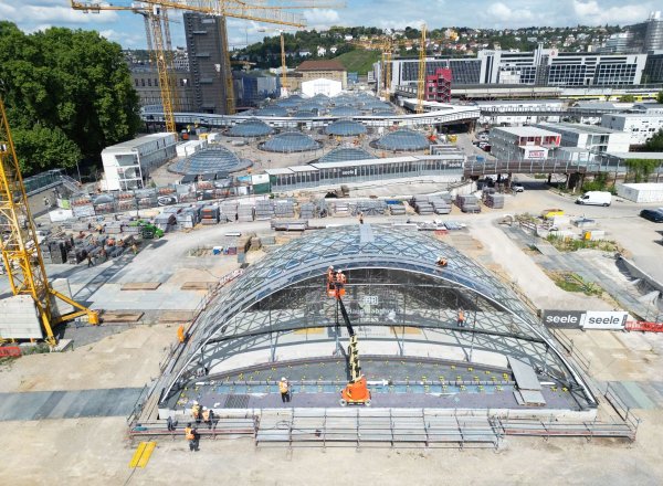 Deutlich teurer als zu Beginn geplant: Das Bahnprojekt Stuttgart 21. (Archivbild) - © Bernd Weißbrod/dpa
