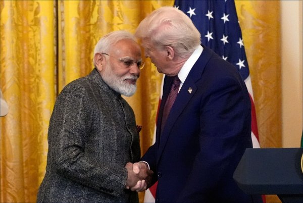 Im Februar hatte Indiens Premierminister Modi dem US-Präsidenten einen Besuch in Washington abgestattet. (Archivbild) - © Alex Brandon/AP/dpa