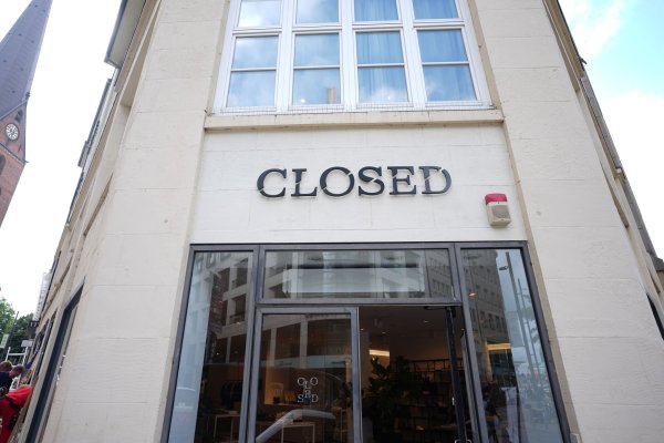 Ein Geschäft der Modemarke Closed in der Hamburger Innenstadt. - © Marcus Brandt/dpa