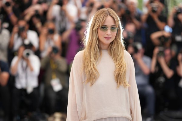 Jennifer Lawrence nach der Premiere ihres neuen Films in Cannes. - © Scott A Garfitt/Invision/AP/dpa