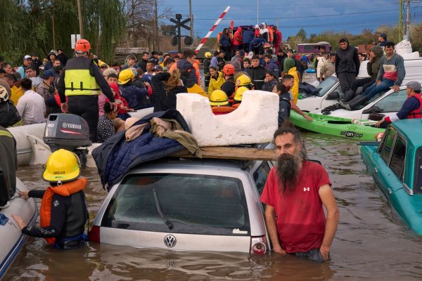 Ganze Landstriche sind überflutet. - © Rodrigo Abd/AP/dpa
