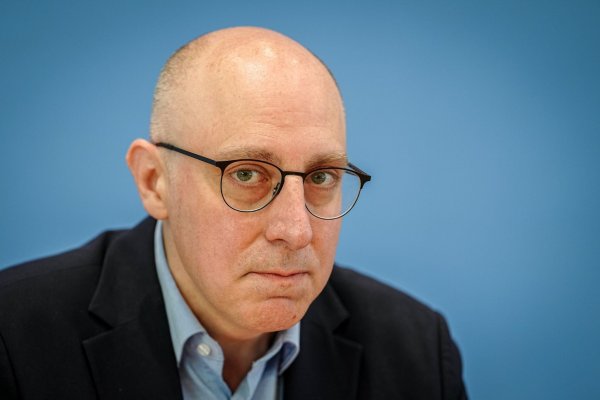 Vizepräsident Sinan Selen leitet das Bundesamt für Verfassungsschutz seit dem Ausscheiden von Ex-Präsident Thomas Haldenwang im Dezember gemeinsam mit der zweiten Vizepräsidentin, Silke Willems. (Archivfoto) - © Kay Nietfeld/dpa
