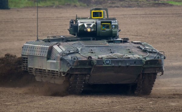 Ein Schützenpanzer vom Typ Puma während einer Informationslehrübung. - © Philipp Schulze/dpa