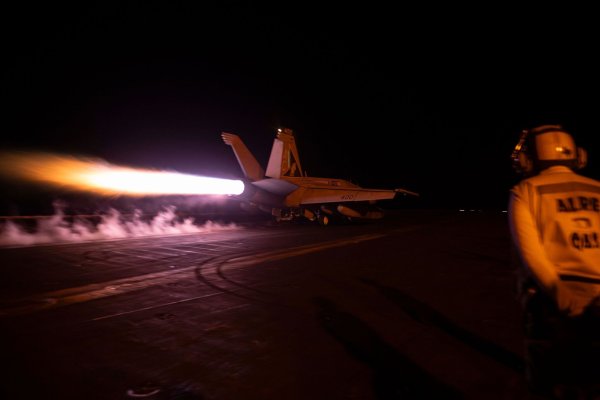 Die US-Streitkräfte setzen ihre Angriffe im Jemen fort. (Archivbild) - © Mc3 Janae Chambers/U.S. Navy/Zuma Press/dpa