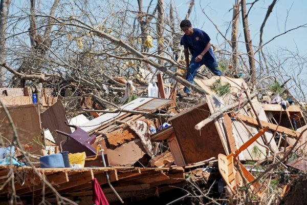 Bei den Tornados wurden - wie hier in Mississippi - Häuser komplett zerlegt. - © Rogelio V. Solis/AP/dpa