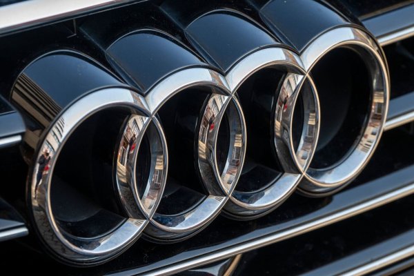 Audi-Logo: Der Autobauer streicht Tausende Jobs. - © Peter Kneffel/dpa