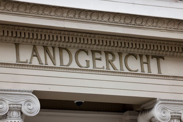 Das Landgericht Bonn hat einen Großvater verurteilt. (Archivbild) - © Thomas Banneyer/dpa