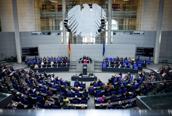 Bundestag und Bundesrat sollen in dieser Woche über das Milliarden-Finanzpaket von Union und SPD entscheiden. - © Bernd von Jutrczenka/dpa