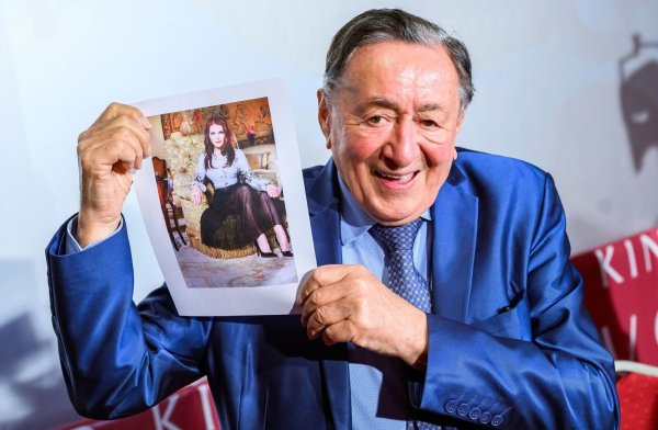 Bauunternehmer Richard Lugner geht mit Priscilla Presley auf den Opernball. - © Max Slovencik/APA/dpa