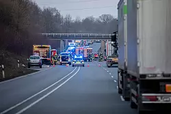 Die Bundesstraße 1 war mehrere Stunden lang gesperrt. - © Torben Gocke