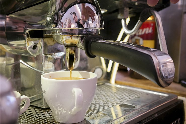 Rosis selbstgemachter Kaffee – eine Leidenschaft, die zum Beruf wird. - © Benjamin Möller(LZ)
