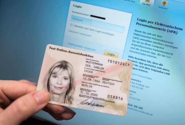 Was Braucht Man Für Den Neuen Personalausweis Online-Funktion beim neuen Personalausweis kaum genutzt | Servicethema