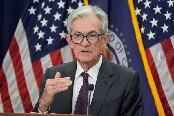 Der Vorsitzende der Federal Reserve, Jerome Powell, hält Zinssenkungen womöglich für erforderlich. (Archivfoto) - © Manuel Balce Ceneta/AP/dpa