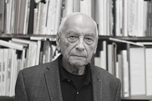 Eugen Gomringer wurde 100 Jahre alt. (Archivbild) - © Nicolas Armer/dpa