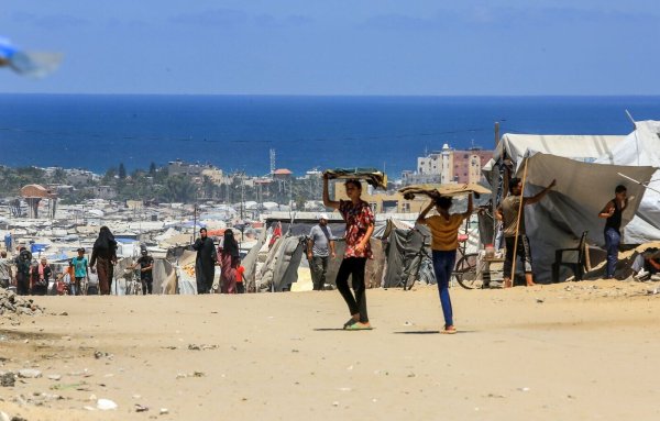 Menschen im Gazastreifen hoffen auf eine Waffenruhe. - © Abed Rahim Khatib/dpa