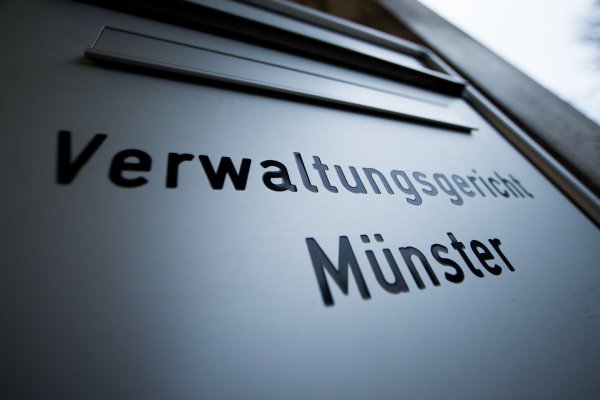 Das Verwaltungsgericht hat Münster hat in einem Eilverfahren zu einem Streit mit der Stadtbücherei Münster entschieden. (Archivbild) - © Rolf Vennenbernd/dpa