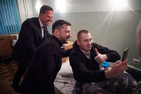 Teile der Ukraine mögen besetzt sein, aber für Präsident Selenskyj sind ihre Grenzen rechtlich nicht verhandelbar. - © Uncredited/Ukrainian Presidential Press Office/AP/dpa