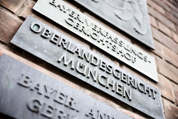 Stehen von Mai an vor dem Oberlandesgericht München: drei mutmaßliche russische Spione (Symbolbild). - © Matthias Balk/dpa