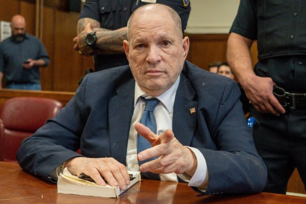 Wieder vor Gericht: Harvey Weinstein. - © Steven Hirsch/Pool New York Post/AP/dpa