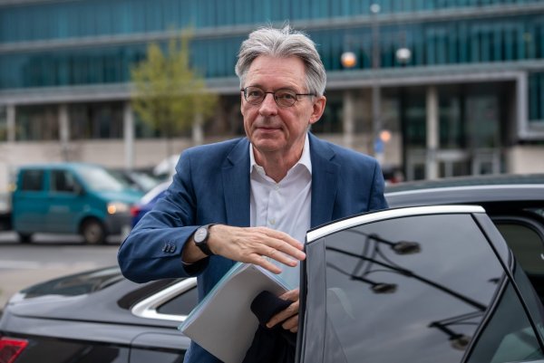SPD-Politiker Achim Post wirbt für den Koalitionsvertrag mit der Union. (Archivbild) - © Michael Kappeler/dpa