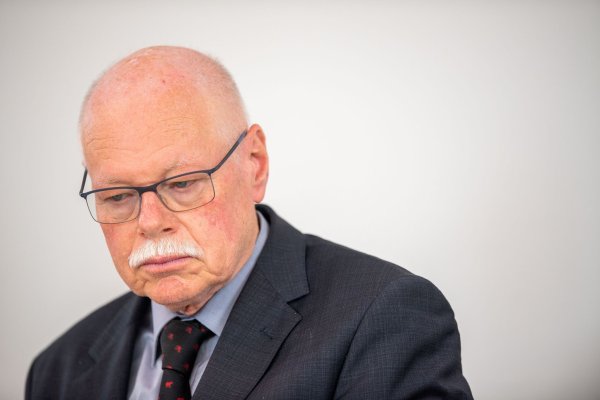 Ulrich Mäurer kündigte seinen vorzeitigen Rücktritt als Innensenator an. (Archivfoto) - © Lino Mirgeler/dpa