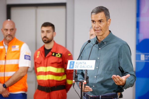 Der sozialistische Politiker besuchte am Nachmittag die besonders betroffenen Provinzen Ourense und León und sicherte umfassende Unterstützung zu. - © Carlos Castro/EUROPA PRESS/dpa