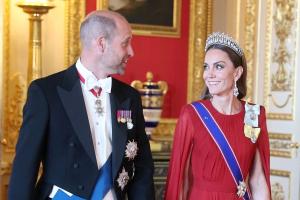 Sie haben gut lachen: Prinz William und Kate dürfen sich auf ein neues Zuhause freuen. (Archivbild) - © Chris Jackson/PA Wire/dpa