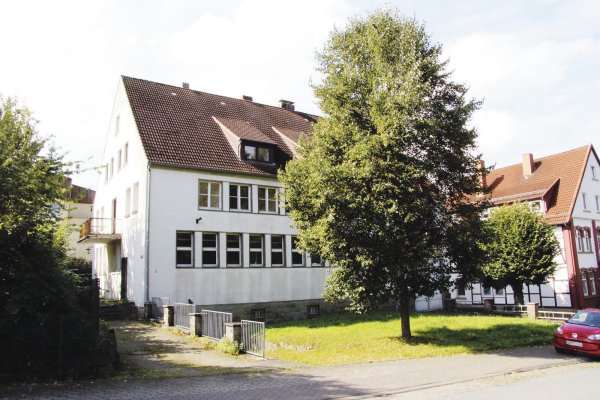 Tatort: Auf diese Asylbewerberunterkunft in Schwalenberg (Kreis Lippe) hatte der 18-Jährige im April dieses Jahres mehrere Schüsse abgegeben. - © Archiv: Marianne Schwarzer