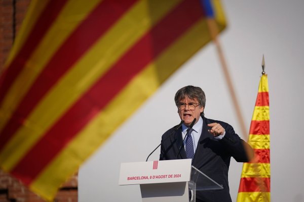 Puigdemont lebt seit Jahren im Exil - er könnte aber Spanien in eine Krise stürzen. (Archivbild) - © Joan Mateu/AP/dpa