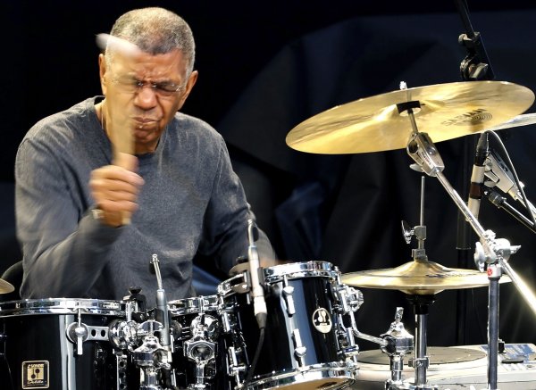 Der US-Schlagzeuger Jack DeJohnette ist tot. (Archivbild) - © Javier Etxezarreta/EFE/dpa