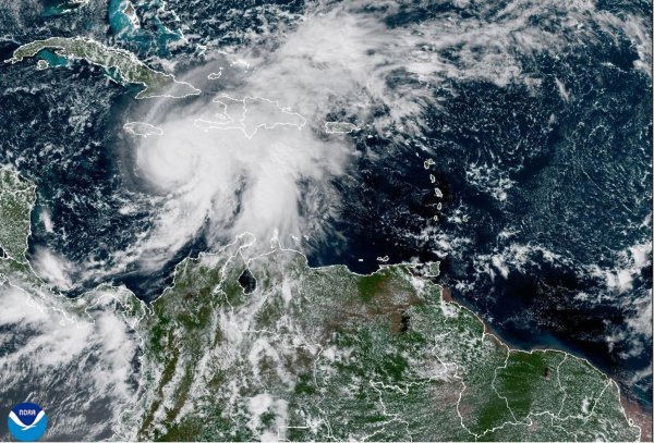 Hurrikan «Melissa» hat die höchste Hurrikan-Kategorie 5 erreicht. - © Uncredited/NOAA via AP/dpa