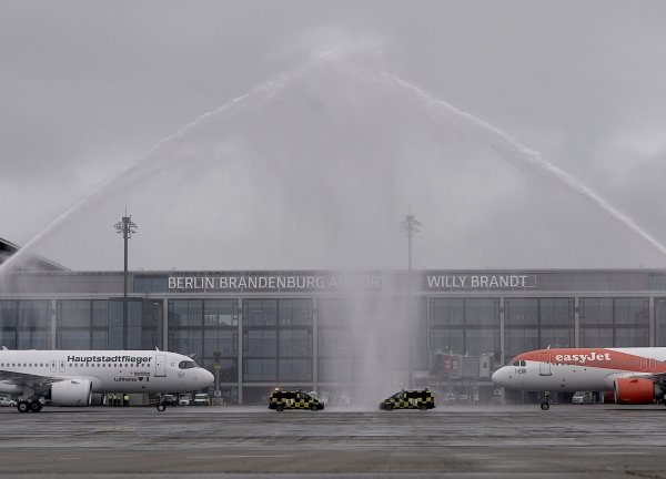 Am 30. Oktober 2020 landeten die ersten Flugzeuge am Hauptstadtflughafen BER. (Archivbild) - © Michael Kappeler/dpa