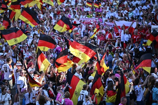 Die WM-Tickets sind laut FIFA in Deutschland begehrt. (Archivbild) - © Sebastian Gollnow/dpa
