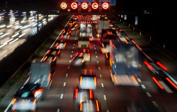 Die Polizei in OWL will neue Tempolimits auf der A2 - © dpa