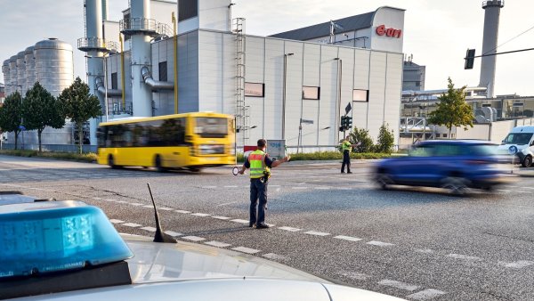 Nach dem Stromausfall im Berliner Südosten versagten auch Ampeln. - © Michael Ukas/dpa