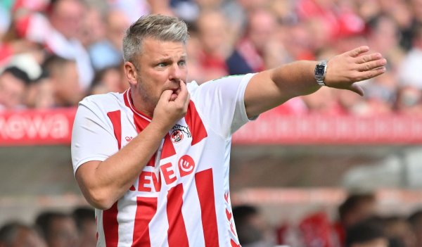 Kölns Trainer Lukas Kwasniok macht sich keine Gedanken wegen des Eriksen-Transfers zum VfL Wolfsburg - © Torsten Silz/dpa