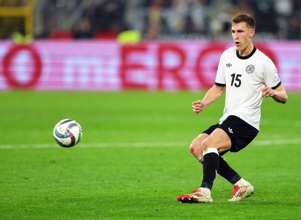 Auf Nico Schlotterbeck im Nationalteam müssen die Fans noch warten - © Rolf Vennenbernd/dpa