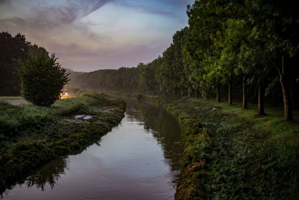 Wolken wechseln sich auch in den kommenden Tagen immer wieder mit Regen und Sonne ab (Symbolbild). - © Christoph Reichwein/dpa