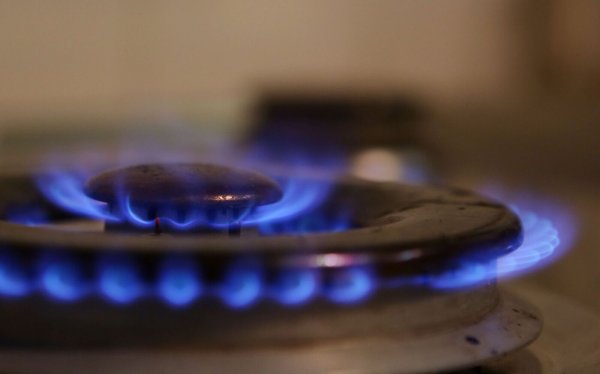 Wie sich die Energiepreisbremse auf die Höhe der Abschläge auswirkt, können Verbraucher mit dem Online-Rechner der Verbraucherzentrale NRW herausfinden. - © Malte Christians/dpa