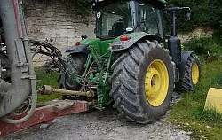 Der 25-J&auml;hrige Treckerfahrer leitete sofort eine Vollbremsung ein, doch der Skateboardfahrer wurde gegen das rechte Vorderrad des landwirtschaftlichen Fahrzeugs geschleudert. - &copy; FOTO: MARC K&Ouml;PPELMANN