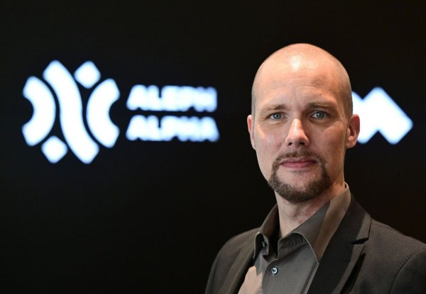 Jonas Andrulis: Menschen können mit der Kraft der KI zehnmal so effizient sein (Archivbild). - © Bernd Weißbrod/dpa