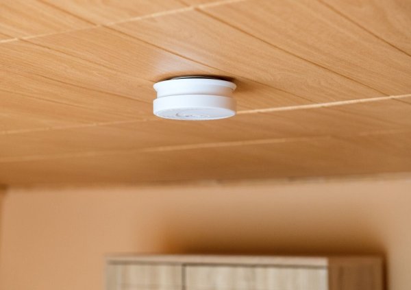 Lebensretter im Notfall: Piept Ihr Rauchmelder noch? - © Foto: Andrea Warnecke/dpa-tmn