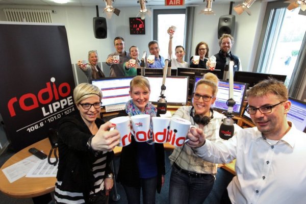 Radio Lippe feiert 25. Geburtstag und das Team freut sich. Bei der neuesten Reichweitenuntersuchung landete der Lokalsender wieder an der Spitze.  - © Bernhard Preuß