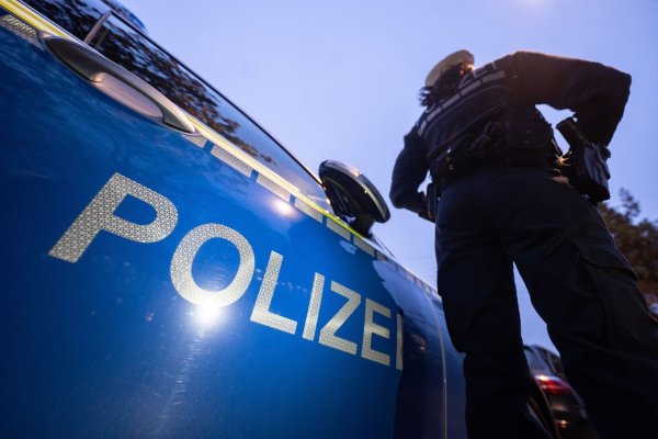 Die Polizei bereitet sich auf einen Großeinsatz im Rahmen des Rheinderbys vor - © Marijan Murat/dpa